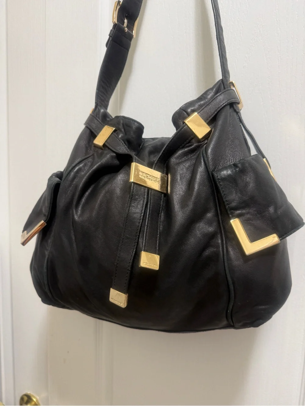 Leather hobo shoulder bag, Michael Kors Beverly, black with gold hardware